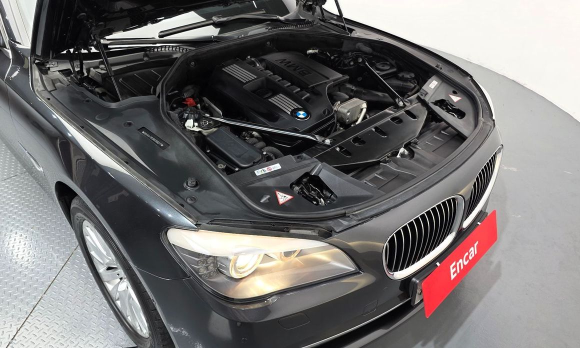 BMW 7-Series 2011
