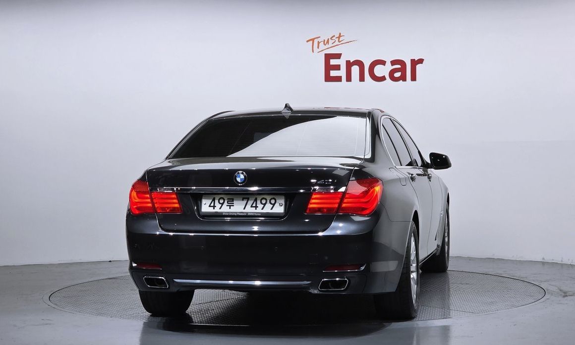 BMW 7-Series 2011