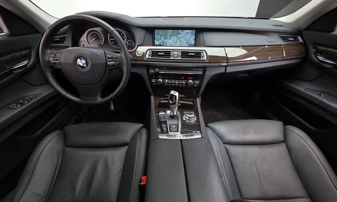 BMW 7-Series 2011