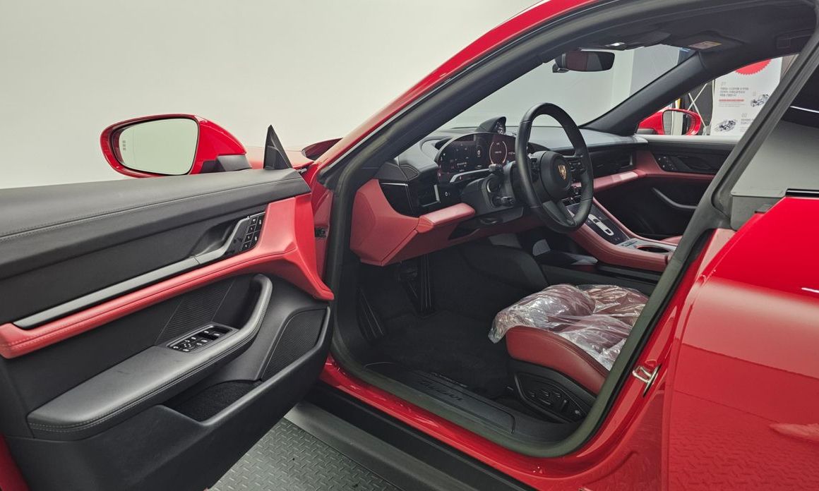 Porsche Taycan 2023