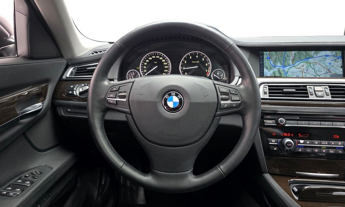 BMW 7-Series 2011