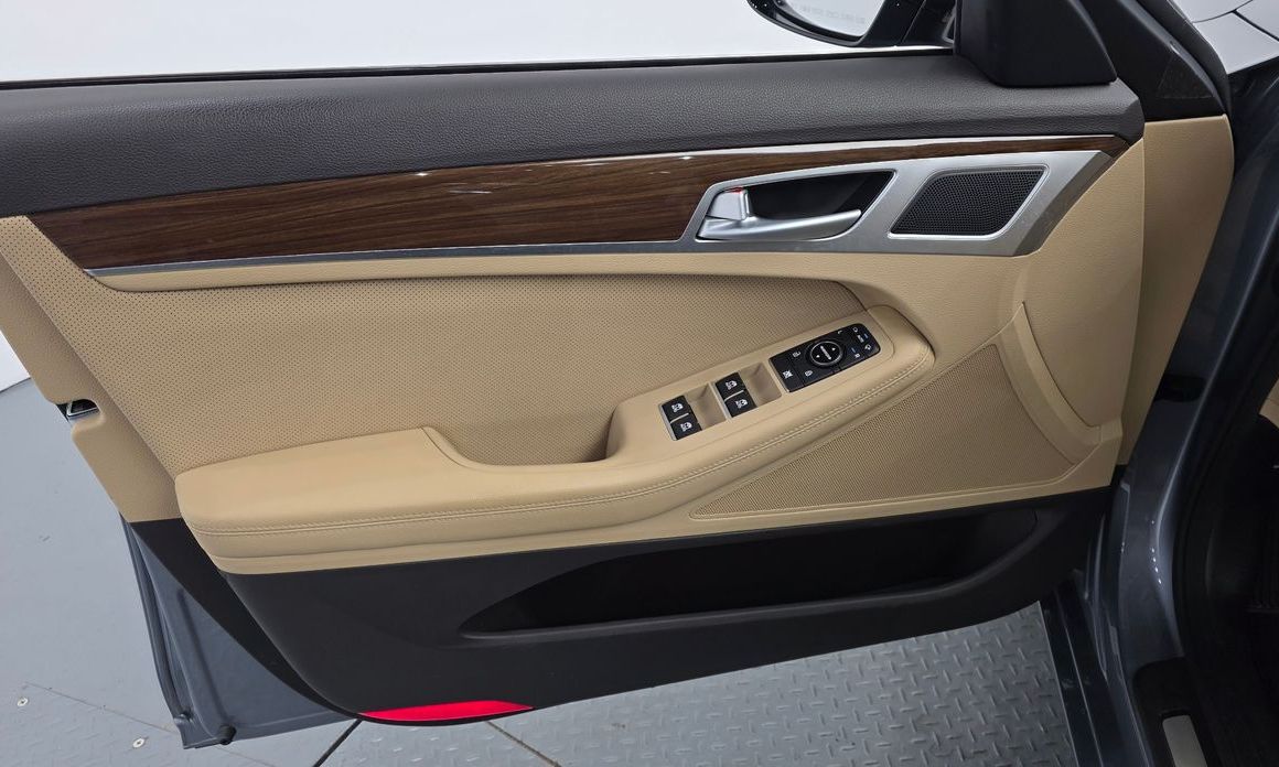 Hyundai Genesis 2016
