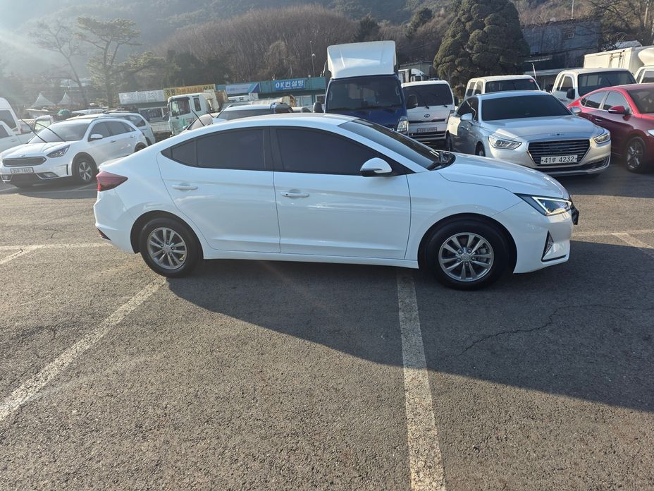 Hyundai AVANTE 2019