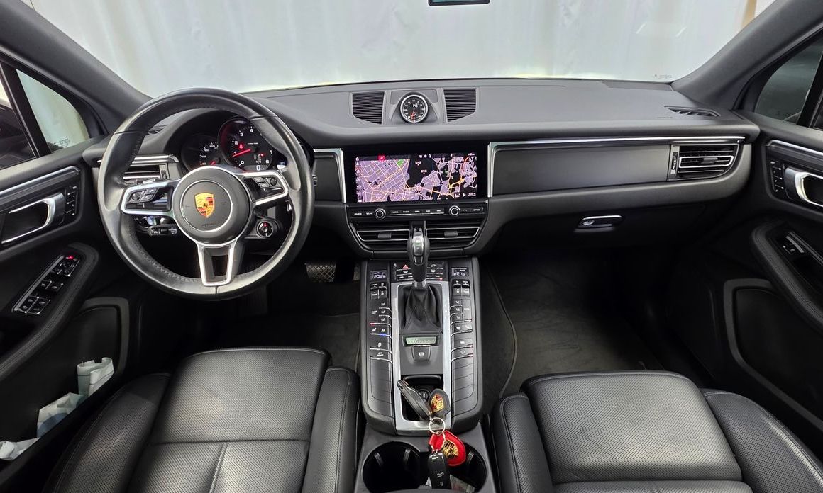 Porsche Macan 2021