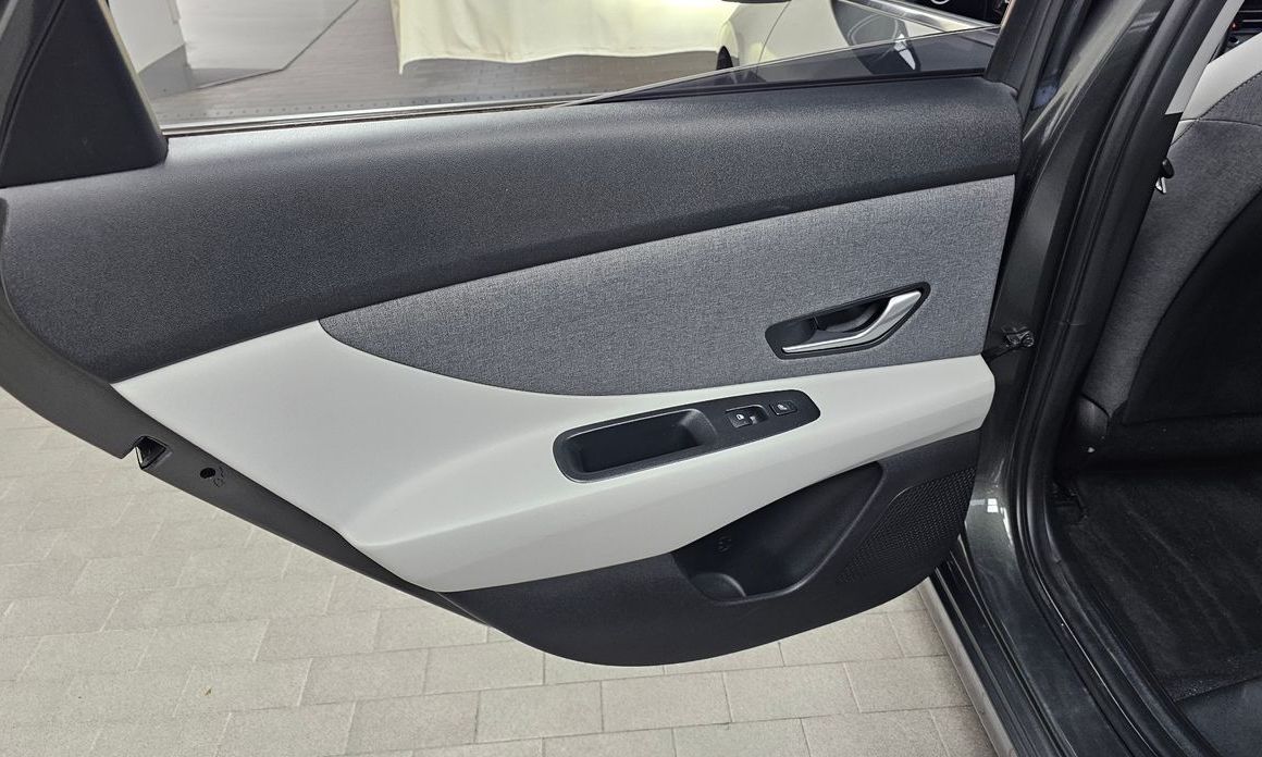 Hyundai AVANTE 2022