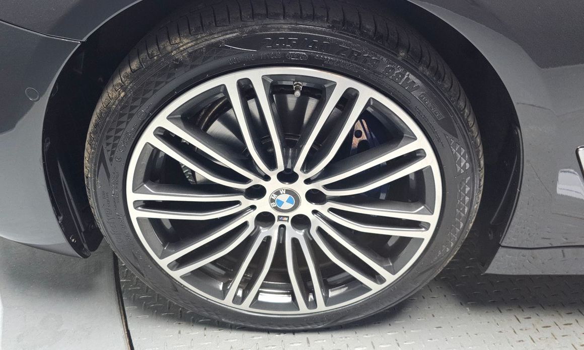 BMW 5-Series 2019
