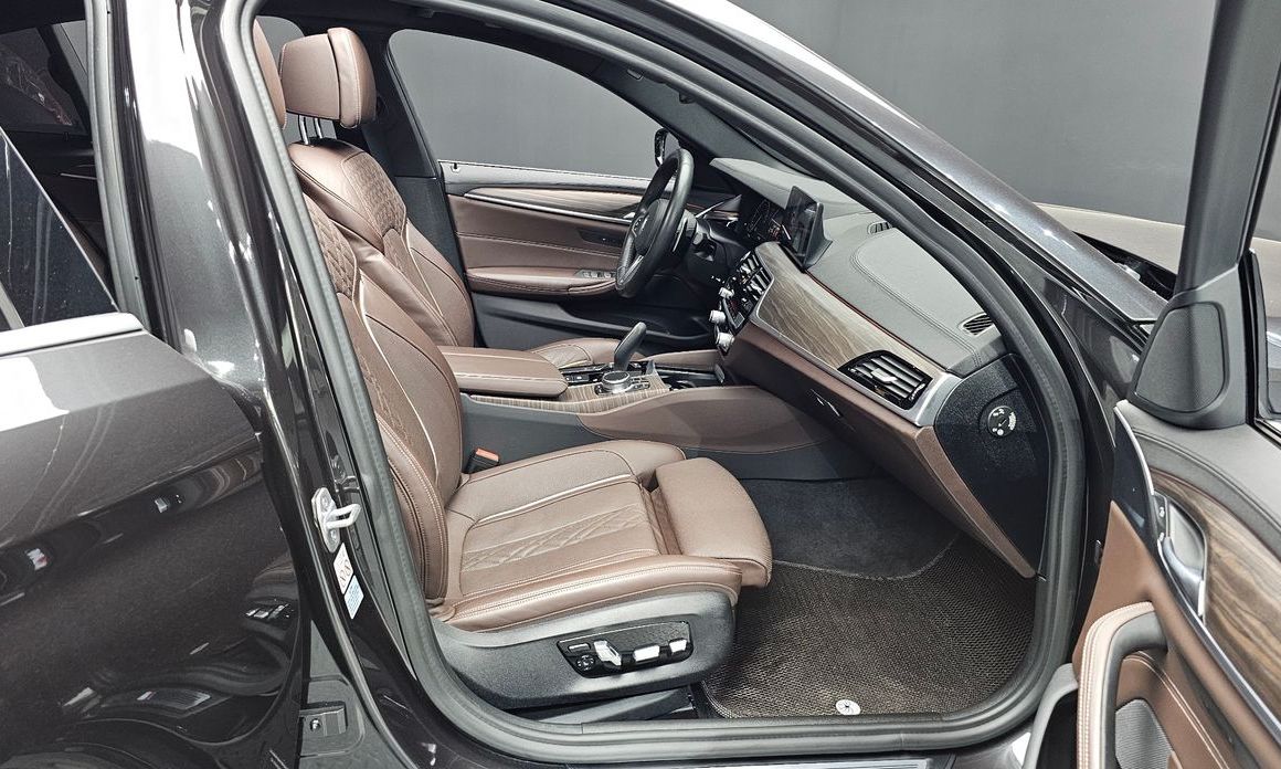 BMW 5-Series 2019