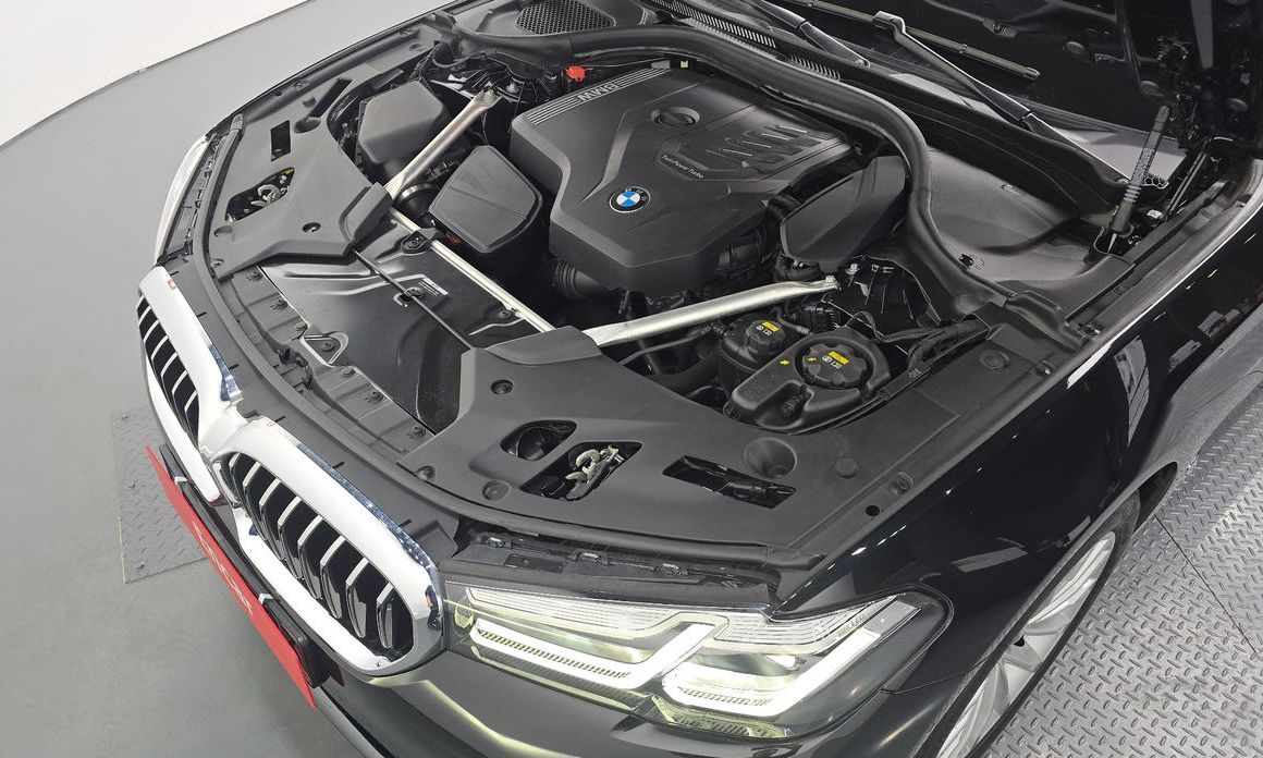 BMW 5-Series 2023