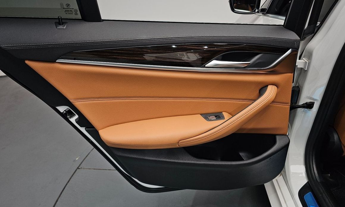 BMW 5-Series 2021