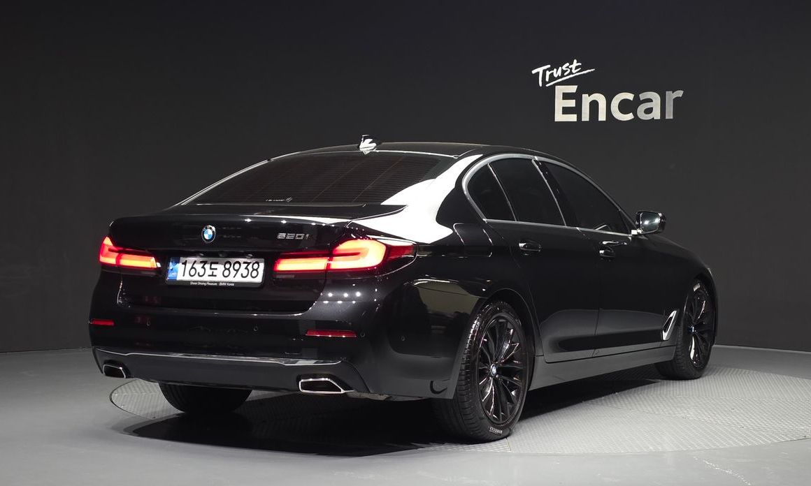 BMW 5-Series 2022