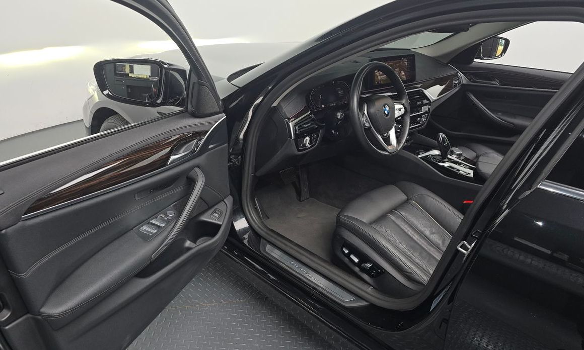 BMW 5-Series 2023