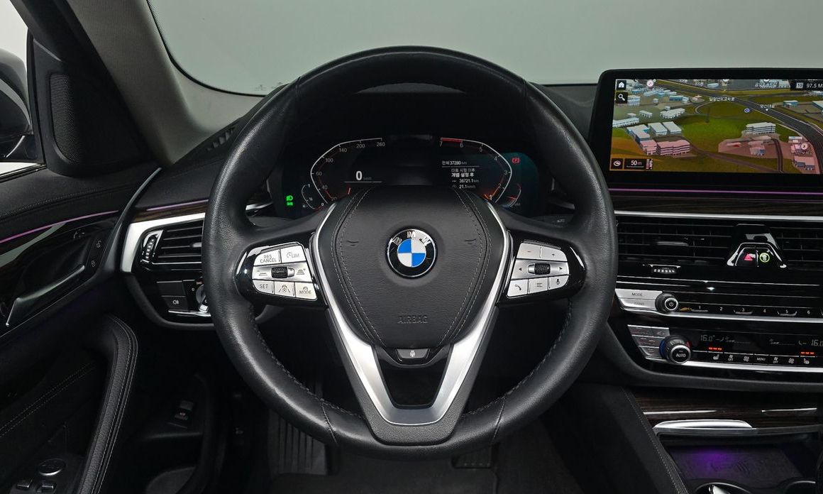 BMW 5-Series 2023