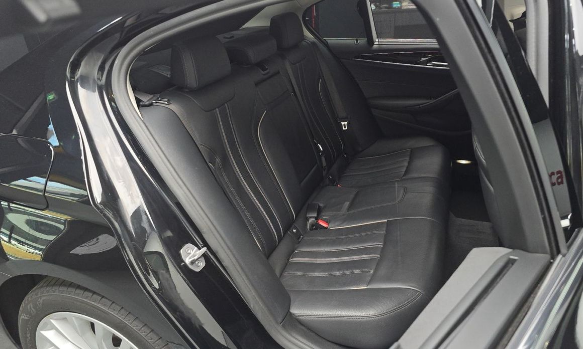 BMW 5-Series 2023