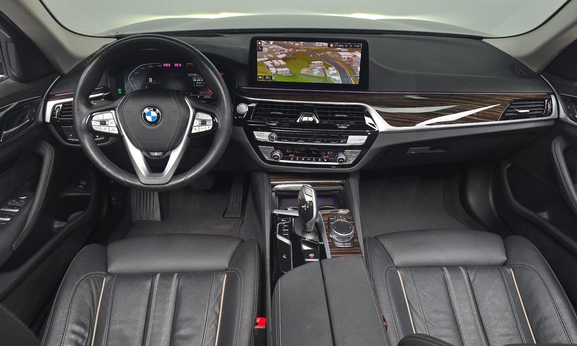 BMW 5-Series 2023