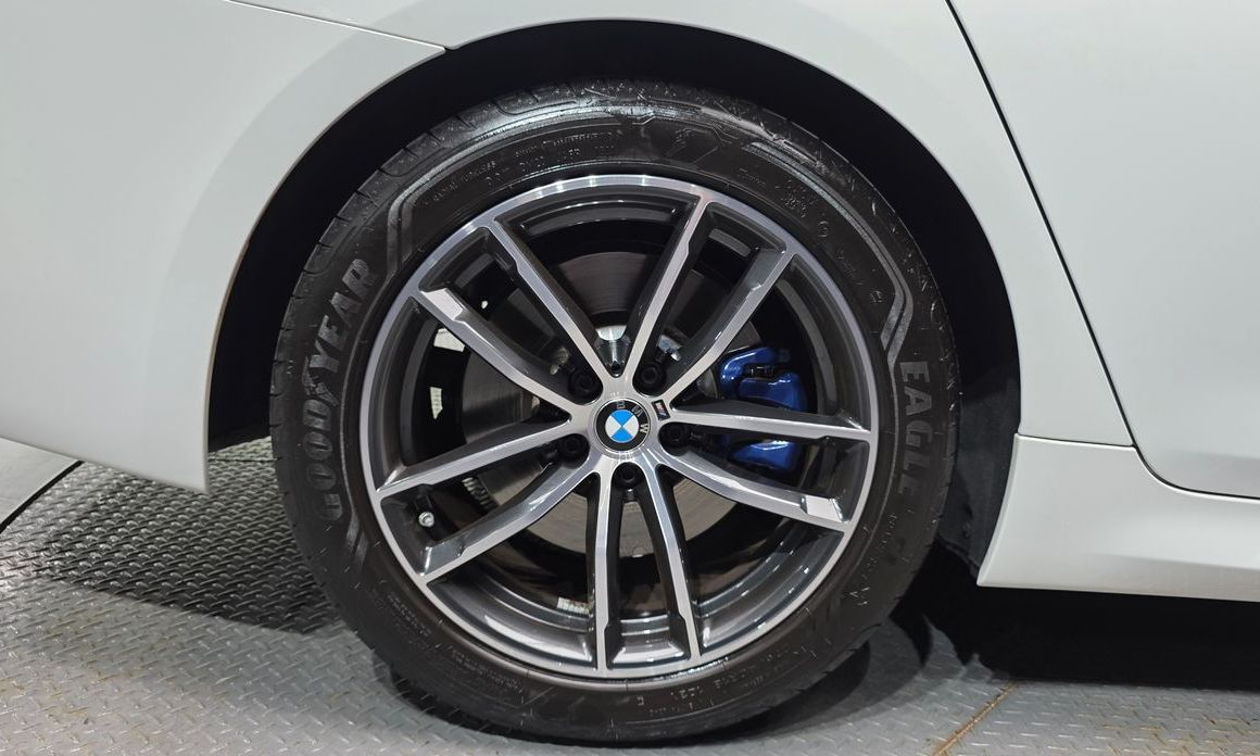 BMW 5-Series 2023