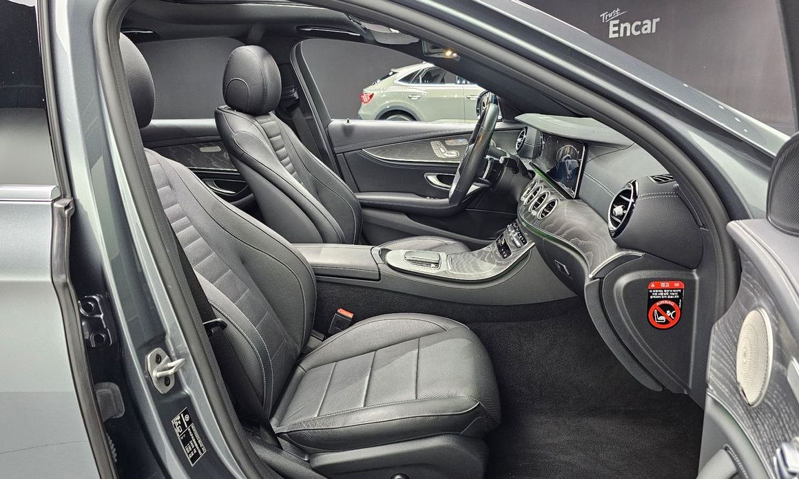 Mercedes-Benz E-Class 2022