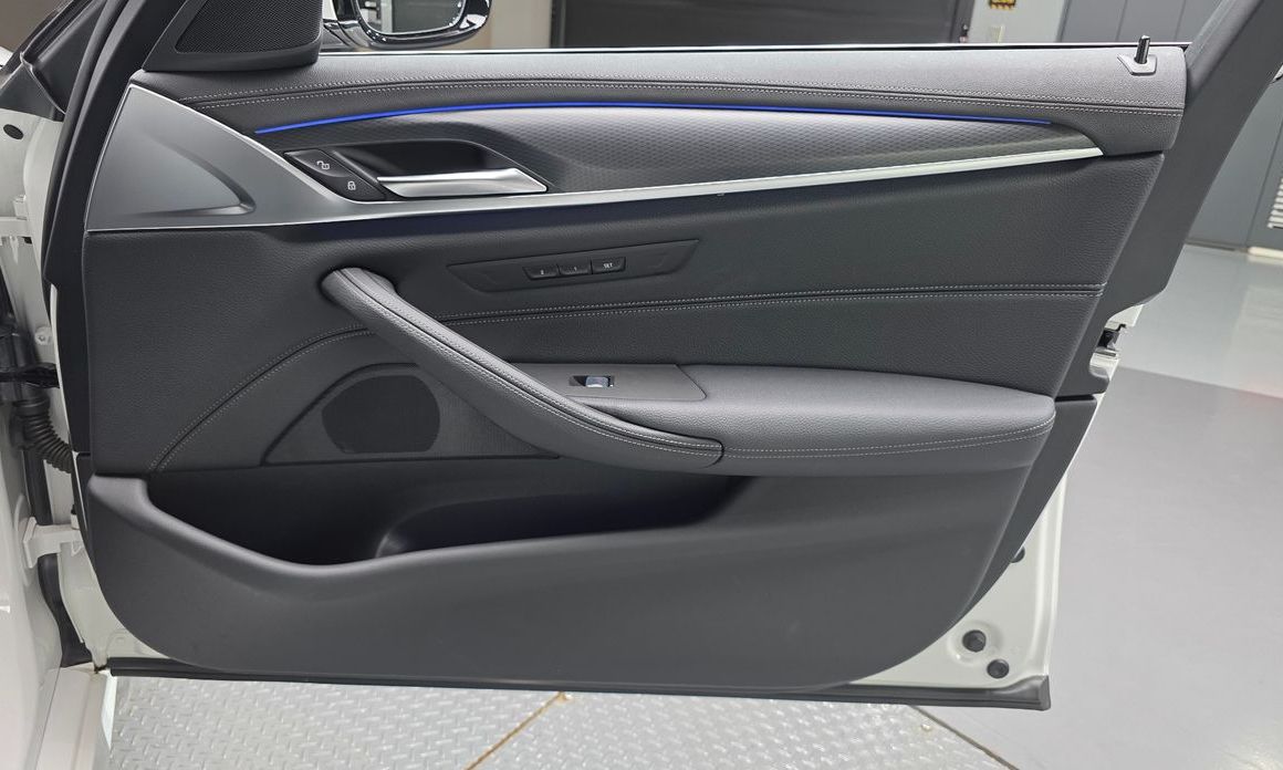 BMW 5-Series 2023