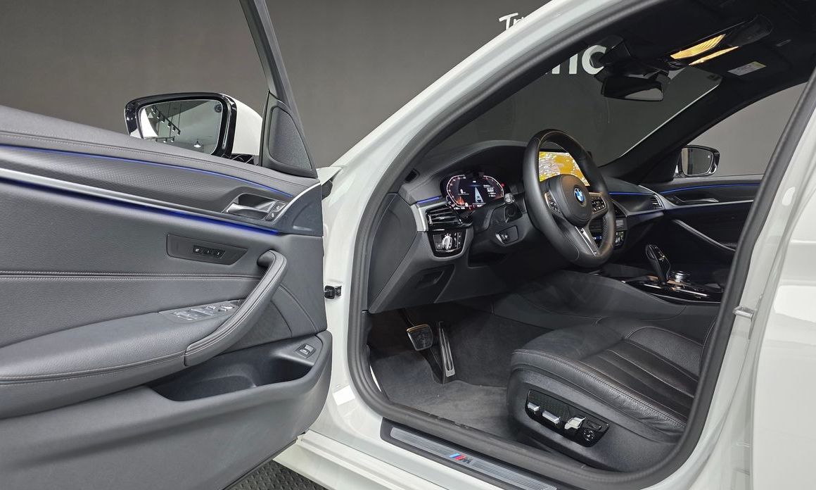 BMW 5-Series 2023