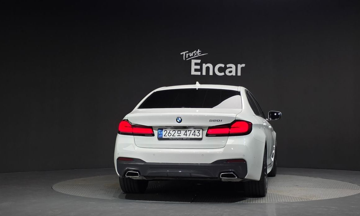 BMW 5-Series 2023