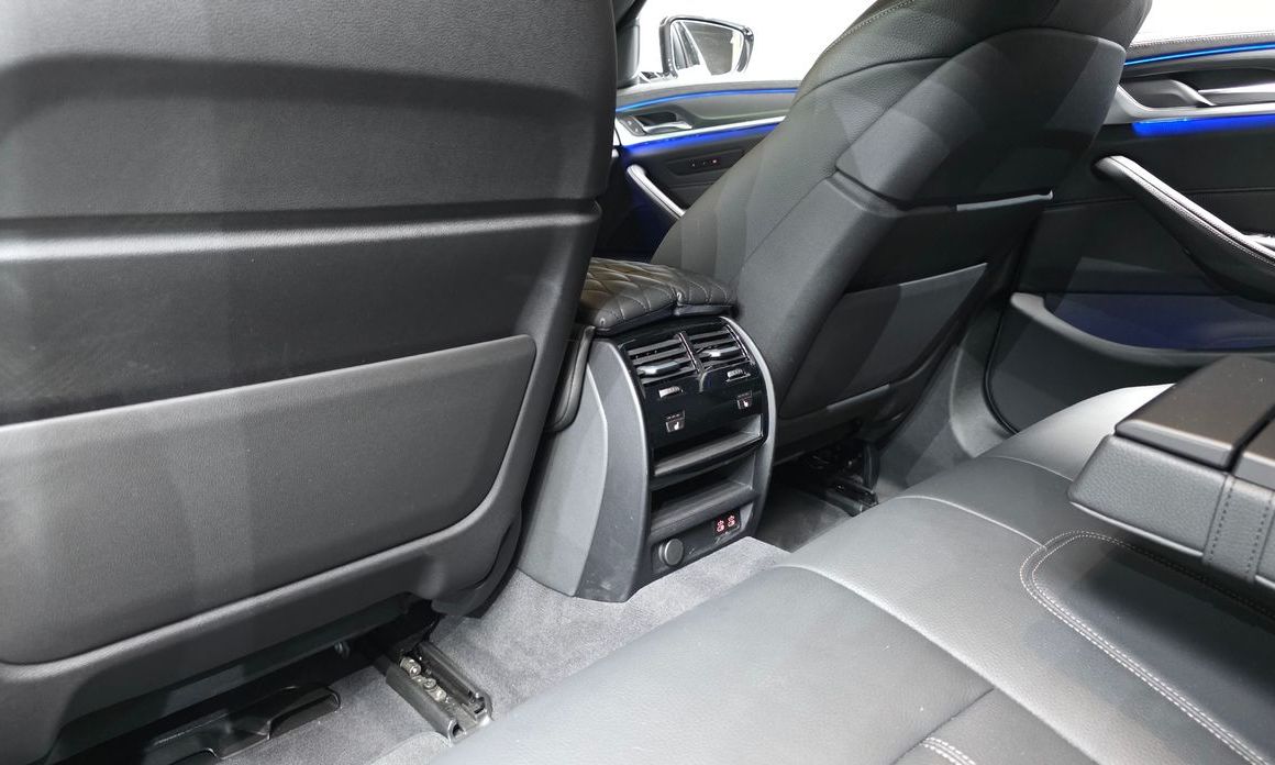 BMW 5-Series 2023