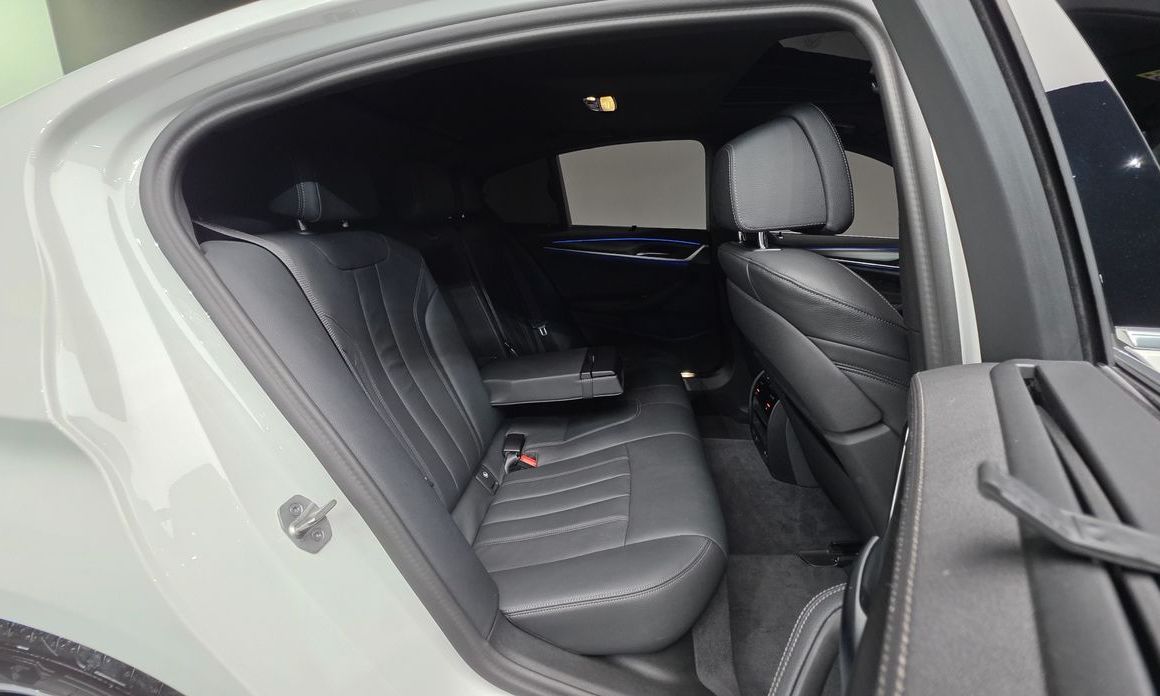 BMW 5-Series 2023