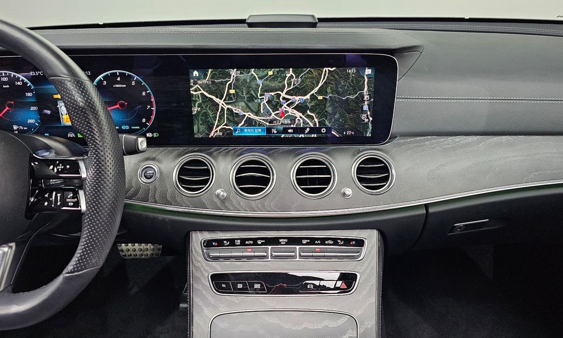 Mercedes-Benz E-Class 2022