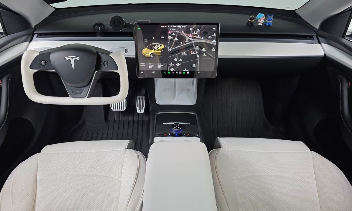 Tesla Model Y 2024