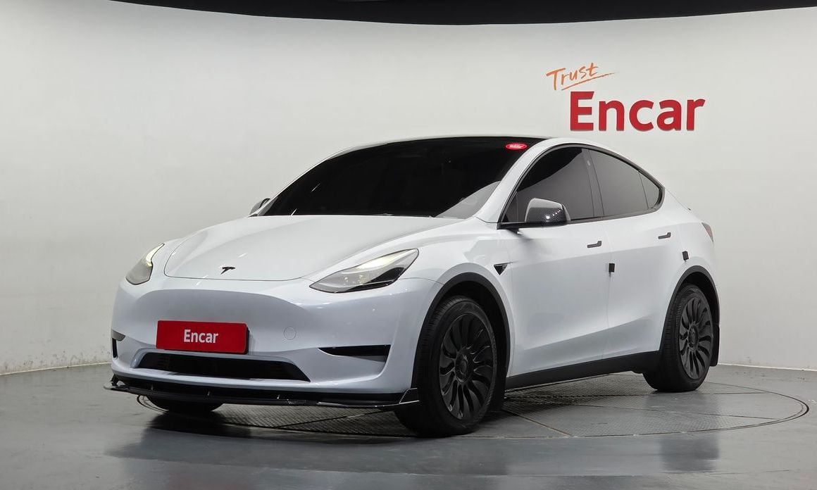 Tesla Model Y 2024