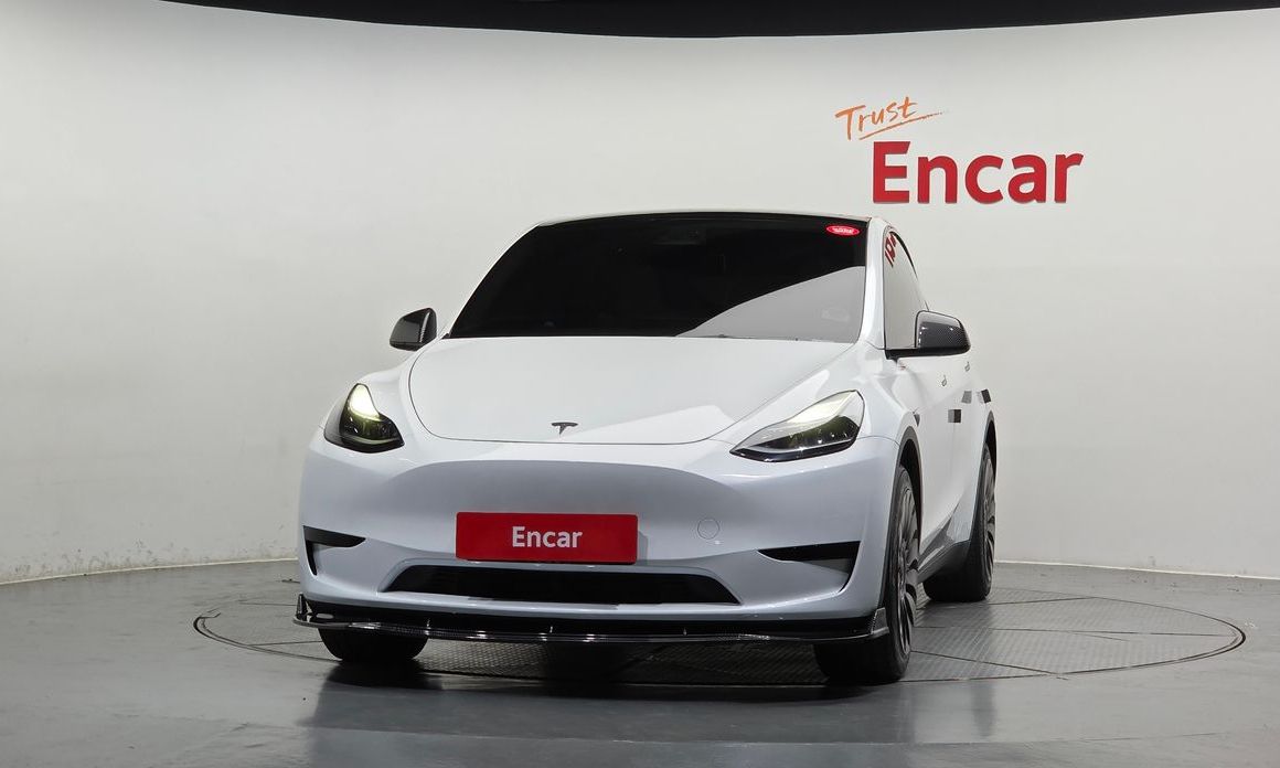 Tesla Model Y 2024