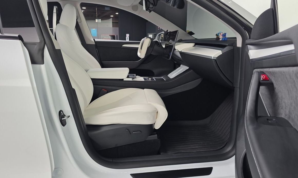 Tesla Model Y 2024
