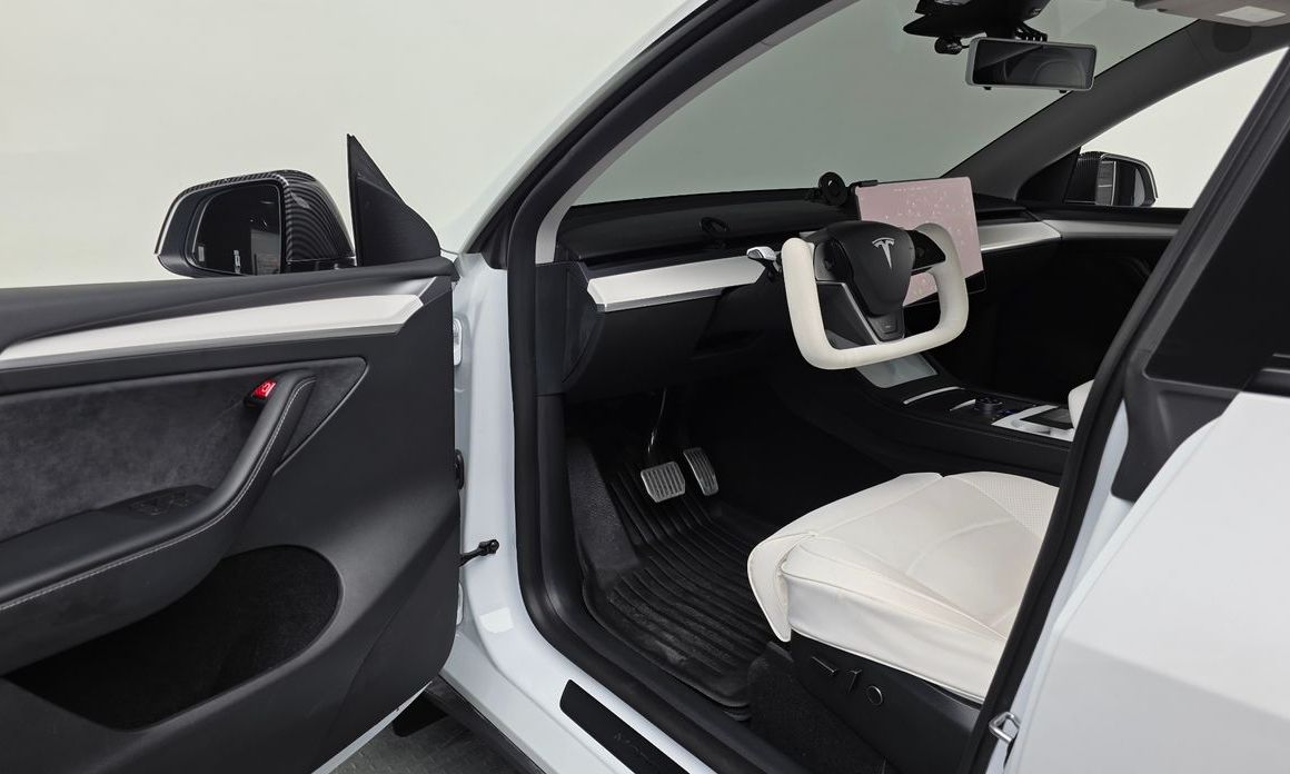 Tesla Model Y 2024