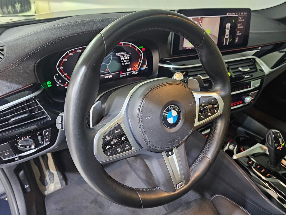 BMW 5-Series 2022