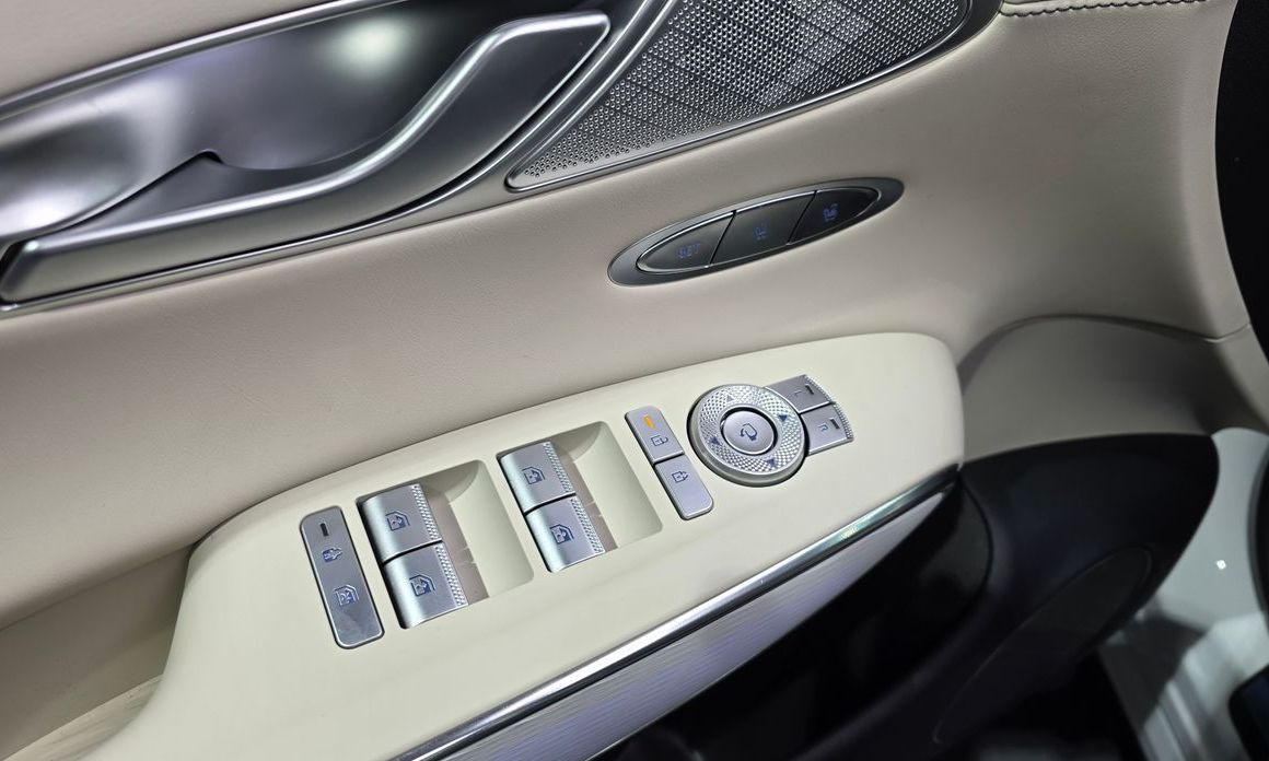 Genesis GV70 2025