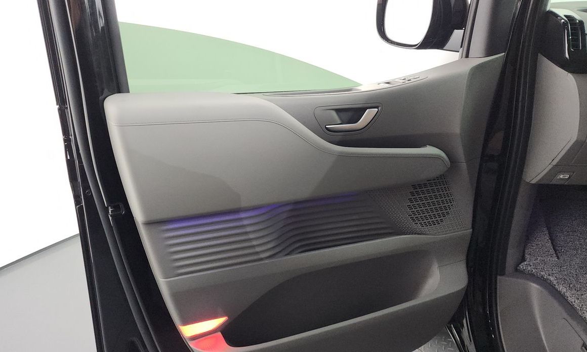 Hyundai Staria 2025