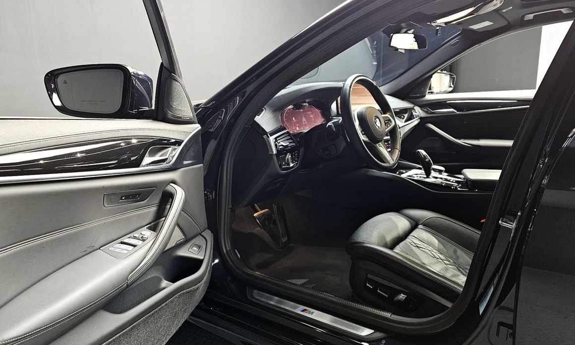 BMW 5-Series 2023