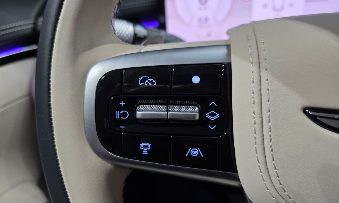 Genesis GV70 2025