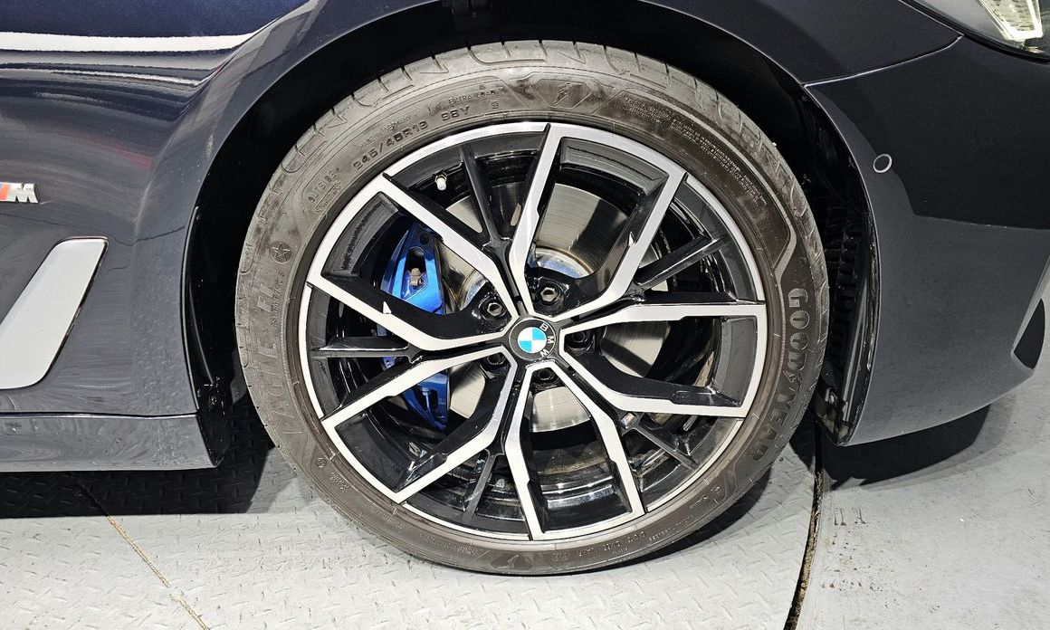 BMW 5-Series 2023