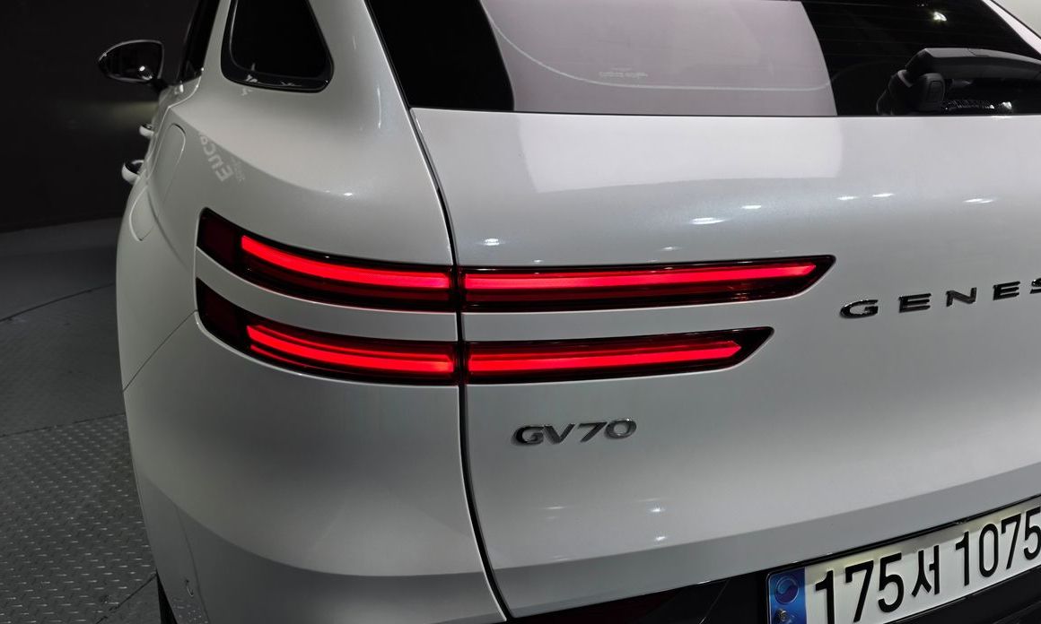 Genesis GV70 2025
