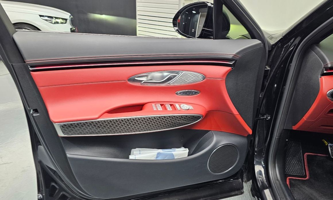 Genesis GV70 2025