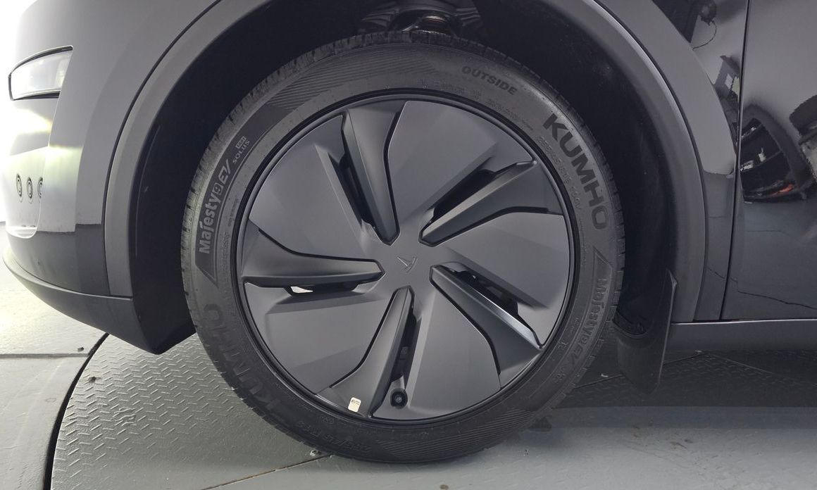 Tesla Model Y 2025