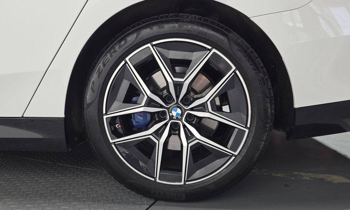 BMW 5-Series 2024
