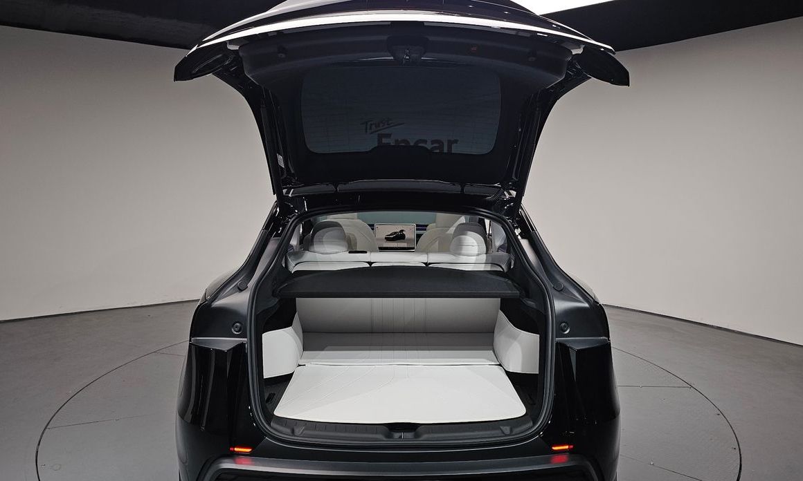 Tesla Model Y 2025