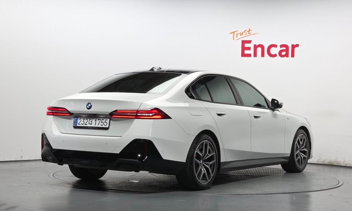 BMW 5-Series 2024