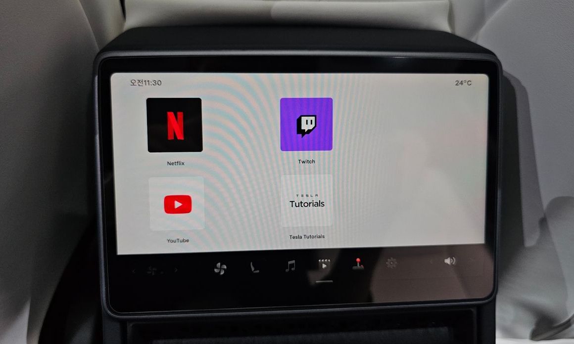 Tesla Model Y 2025