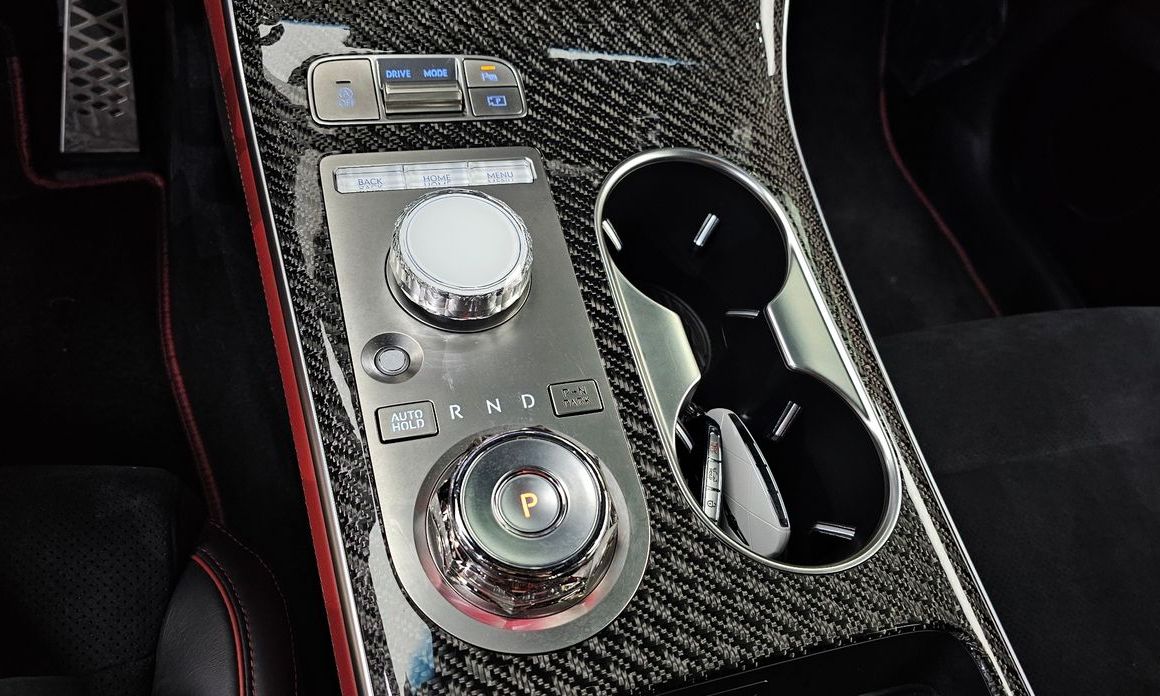 Genesis GV70 2025