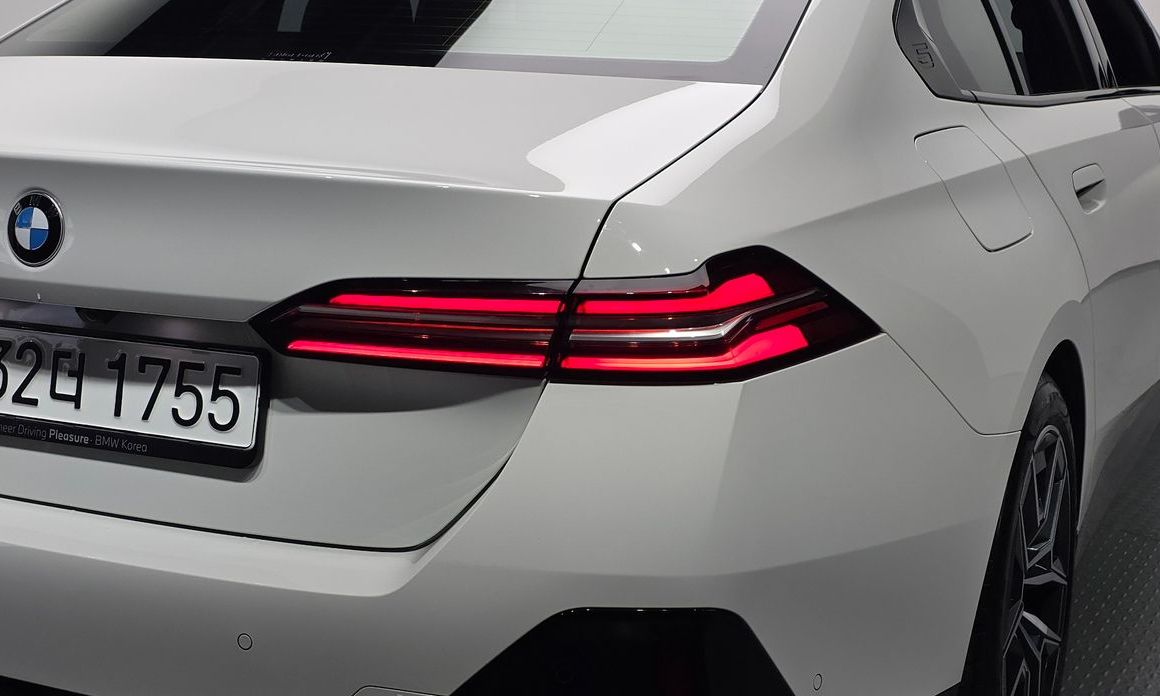 BMW 5-Series 2024