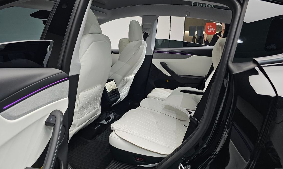 Tesla Model Y 2025