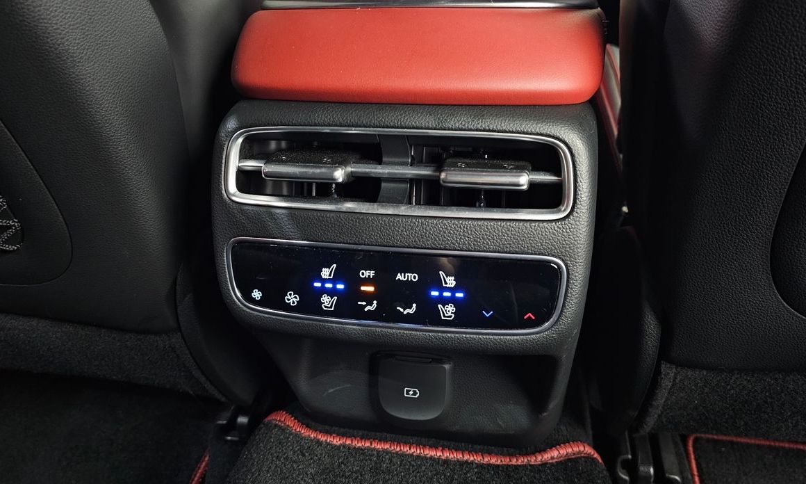 Genesis GV70 2025