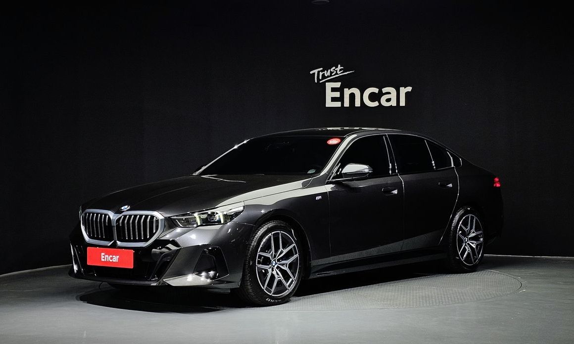 BMW 5-Series 2024