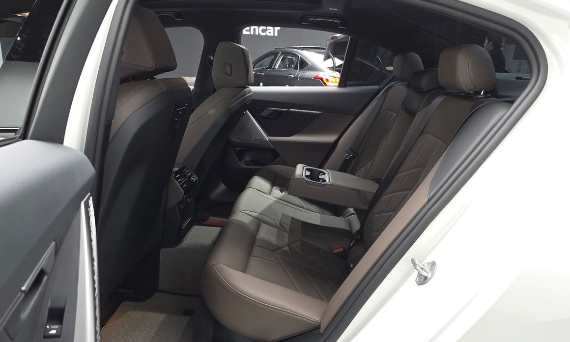 BMW 5-Series 2024
